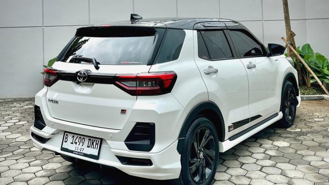 Feed Showroom – Toyota RAIZE GRS 1 0 TSS TWO TONE 2022 AT – SLIDE 1