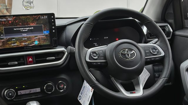 Feed Showroom – Toyota RAIZE GRS 1 0 TSS TWO TONE 2022 AT – SLIDE 7