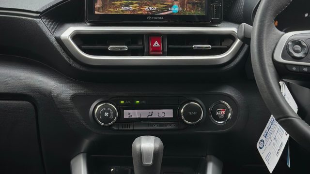 Feed Showroom – Toyota RAIZE GRS 1 0 TSS TWO TONE 2022 AT – SLIDE 8